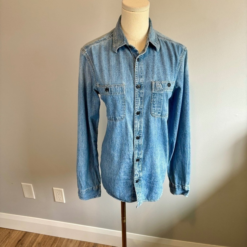 GAP, Women's Distressed Blue Denim, Long Sleeve, Button Down Shirt, SZ SM